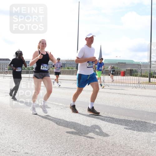 29.06.2025 - hella hamburg halbmarathon Lena Gebhardt http://msf.ph/oto/8376111 29.06.2025 10:15:12 Lombardsbrücke 8237, 6317, 2140, 6248, 3513, 2600, 1071, 1296, 1379, 1524, 1575, 1745, 2046, 2140, 2281, 2601, 2690, 2720, 3025, 3454, 3507, 3509, 3513, 3650, 3691, 3844, 4495, 4641, 5271, 5608, 5739, 5800, 5986, 6181, 6248, 6317, 6935, 7195, 7439, 7452, 7809, 7810, 7881, 8055, 8237, 8239, 8256, 8275, 8522, 8563, 8609, 8755, 8854, 9113, 9173, 9307, 9423, 9847, 9911, 9975, 9997, 10391, 10589, 10717, 10858, 10963, 11271, 11598, 12457, 12521, 13197, 13453, 13500, 15150, 15740 meine-sportfotos.de