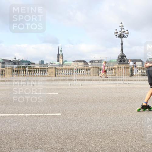29.06.2025 - hella hamburg halbmarathon Lena Gebhardt http://msf.ph/oto/8376112 29.06.2025 08:51:16 Lombardsbrücke  meine-sportfotos.de