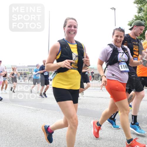 29.06.2025 - hella hamburg halbmarathon Lena Gebhardt http://msf.ph/oto/8376148 29.06.2025 10:49:17 Lombardsbrücke 4403, 12380, 5118, 1160, 1525, 1625, 1805, 2067, 2160, 2395, 2527, 2541, 2668, 2713, 2792, 2927, 3070, 3086, 3183, 3215, 3232, 3253, 3383, 3943, 4403, 4525, 4527, 4589, 4769, 4809, 5106, 5118, 5463, 5479, 5480, 5551, 6015, 6191, 6437, 6566, 6979, 6989, 7062, 7301, 7650, 7931, 7936, 8549, 9245, 9261, 9341, 9359, 9552, 10033, 10038, 10081, 10130, 10333, 10479, 10524, 10782, 10785, 11000, 11031, 11192, 11558, 11631 meine-sportfotos.de