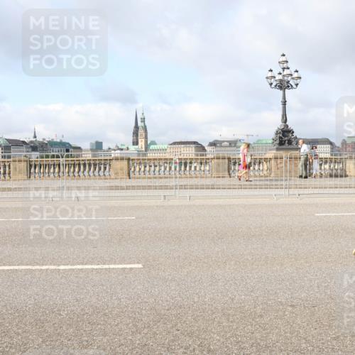 29.06.2025 - hella hamburg halbmarathon Lena Gebhardt http://msf.ph/oto/8376207 29.06.2025 08:51:16 Lombardsbrücke  meine-sportfotos.de