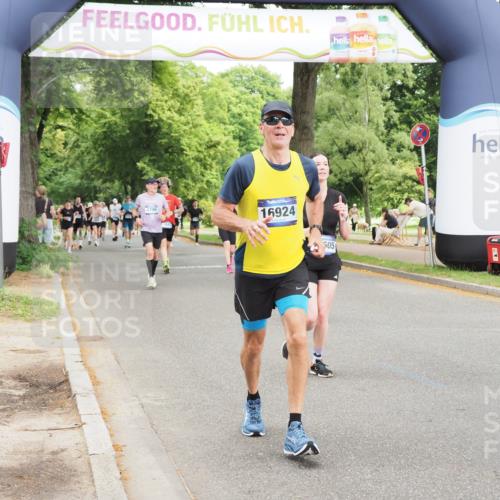 29.06.2025 - hella hamburg halbmarathon MichiJ http://msf.ph/oto/8376210 29.06.2025 10:45:26 Zwischen KM18-KM19 2159, 4767, 7189, 9655, 10268, 11605, 12734, 12779, 13512, 14673, 16409, 16563, 16924, 17346, 17967, 18327 meine-sportfotos.de