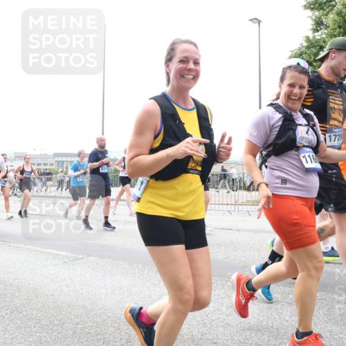 29.06.2025 - hella hamburg halbmarathon Lena Gebhardt http://msf.ph/oto/8376231 29.06.2025 10:49:17 Lombardsbrücke 4403, 2160, 5118, 116, 1728, 1525, 1625, 1805, 2067, 2160, 2395, 2527, 2541, 2668, 2713, 2792, 2927, 3070, 3086, 3183, 3215, 3232, 3253, 3383, 3943, 4403, 4525, 4527, 4589, 4769, 4809, 5106, 5118, 5463, 5479, 5480, 5551, 6015, 6191, 6437, 6566, 6979, 6989, 7062, 7301, 7650, 7931, 7936, 8549, 9245, 9261, 9341, 9359, 9552, 10033, 10038, 10081, 10130, 10333, 10479, 10524, 10782, 10785, 11000, 11031, 11192, 11558, 11631 meine-sportfotos.de