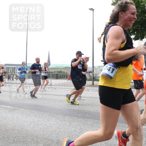 29.06.2025 - hella hamburg halbmarathon Lena Gebhardt http://msf.ph/oto/8376263 29.06.2025 10:49:17 Lombardsbrücke 440, 2160, 5118, 2395, 741, 12, 1525, 1625, 1805, 2067, 2160, 2395, 2527, 2541, 2668, 2713, 2792, 2927, 3070, 3086, 3183, 3215, 3232, 3253, 3383, 3943, 4403, 4525, 4527, 4589, 4769, 4809, 5106, 5118, 5463, 5479, 5480, 5551, 6015, 6191, 6437, 6566, 6979, 6989, 7062, 7301, 7650, 7931, 7936, 8549, 9245, 9261, 9341, 9359, 9552, 10033, 10038, 10081, 10130, 10333, 10479, 10524, 10782, 10785, 11000, 11031, 11192, 11558, 11631 meine-sportfotos.de