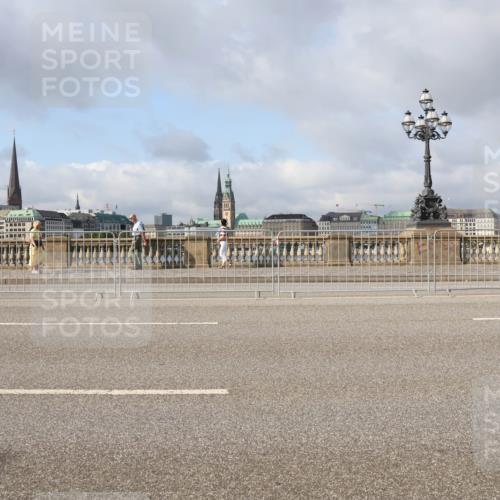 29.06.2025 - hella hamburg halbmarathon Lena Gebhardt http://msf.ph/oto/8376328 29.06.2025 08:51:25 Lombardsbrücke  meine-sportfotos.de