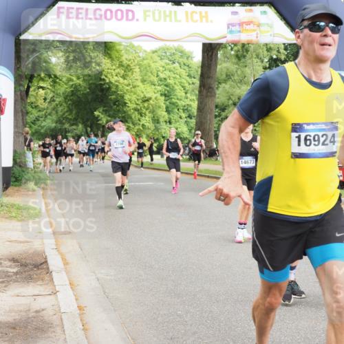 29.06.2025 - hella hamburg halbmarathon MichiJ http://msf.ph/oto/8376342 29.06.2025 10:45:26 Zwischen KM18-KM19 2159, 4767, 7189, 9655, 10268, 11605, 12734, 12779, 13512, 14673, 16409, 16563, 16924, 17346, 17967, 18327 meine-sportfotos.de