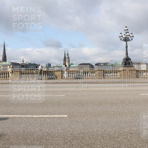 29.06.2025 - hella hamburg halbmarathon Lena Gebhardt http://msf.ph/oto/8376369 29.06.2025 08:51:25 Lombardsbrücke  meine-sportfotos.de