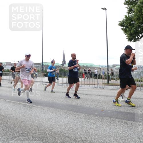29.06.2025 - hella hamburg halbmarathon Lena Gebhardt http://msf.ph/oto/8376381 29.06.2025 10:49:18 Lombardsbrücke 4403, 5118, 1525, 1625, 1805, 2067, 2160, 2395, 2527, 2541, 2668, 2713, 2792, 2927, 3070, 3086, 3183, 3215, 3232, 3253, 3383, 3943, 4403, 4525, 4527, 4589, 4769, 4809, 5106, 5118, 5463, 5479, 5480, 5551, 6015, 6191, 6437, 6566, 6979, 6989, 7062, 7301, 7650, 7931, 7936, 8549, 9245, 9261, 9341, 9359, 10033, 10038, 10081, 10130, 10333, 10479, 10782, 10785, 11000, 11031, 11192, 11558, 11631 meine-sportfotos.de