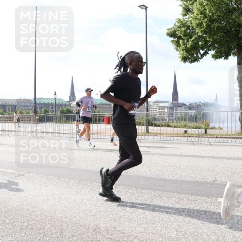 29.06.2025 - hella hamburg halbmarathon Lena Gebhardt http://msf.ph/oto/8376478 29.06.2025 10:15:13 Lombardsbrücke 8237, 1071, 1296, 1379, 1524, 1575, 1745, 2046, 2140, 2281, 2601, 2690, 2720, 3025, 3454, 3507, 3509, 3513, 3650, 3691, 3844, 4495, 4641, 5271, 5608, 5739, 5800, 5986, 6181, 6248, 6317, 6935, 7195, 7439, 7452, 7809, 7810, 7881, 8055, 8237, 8239, 8256, 8275, 8522, 8563, 8609, 8854, 9113, 9173, 9307, 9423, 9847, 9911, 9975, 9997, 10391, 10589, 10717, 10858, 10963, 11271, 11598, 12457, 12521, 13197, 13453, 13500, 15150, 15740 meine-sportfotos.de