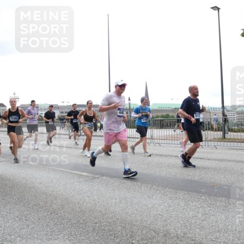29.06.2025 - hella hamburg halbmarathon Lena Gebhardt http://msf.ph/oto/8376491 29.06.2025 10:49:18 Lombardsbrücke 15411, 17538, 12380, 13564, 440, 511, 1525, 1625, 1805, 2067, 2160, 2395, 2527, 2541, 2668, 2713, 2792, 2927, 3070, 3086, 3183, 3215, 3232, 3253, 3383, 3943, 4403, 4525, 4527, 4589, 4769, 4809, 5106, 5118, 5463, 5479, 5480, 5551, 6015, 6191, 6437, 6566, 6979, 6989, 7062, 7301, 7650, 7931, 7936, 8549, 9245, 9261, 9341, 9359, 10033, 10038, 10081, 10130, 10333, 10479, 10782, 10785, 11000, 11031, 11192, 11558, 11631 meine-sportfotos.de
