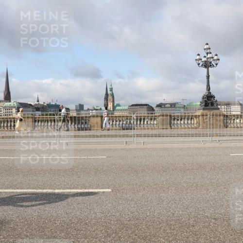 29.06.2025 - hella hamburg halbmarathon Lena Gebhardt http://msf.ph/oto/8376503 29.06.2025 08:51:25 Lombardsbrücke  meine-sportfotos.de
