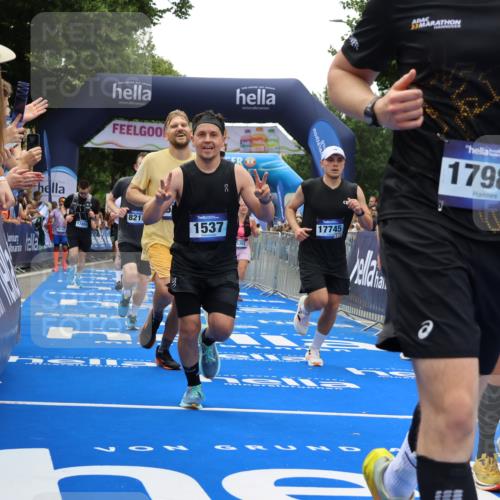 29.06.2025 - hella hamburg halbmarathon Strokosch-Dieckow http://msf.ph/oto/8376532 29.06.2025 10:48:21 Ziel 1537, 3747, 5129, 5362, 5528, 6081, 6923, 7367, 7599, 8216, 9262, 9770, 11211, 11451, 11467, 12549, 12840, 13962, 14797, 14990, 15629, 15735, 17745, 17855, 17982, 18790, 18923, 18963, 19127 meine-sportfotos.de