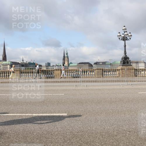 29.06.2025 - hella hamburg halbmarathon Lena Gebhardt http://msf.ph/oto/8376552 29.06.2025 08:51:25 Lombardsbrücke  meine-sportfotos.de