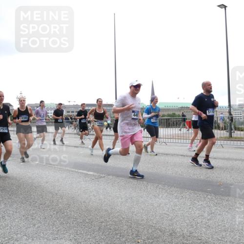 29.06.2025 - hella hamburg halbmarathon Lena Gebhardt http://msf.ph/oto/8376577 29.06.2025 10:49:18 Lombardsbrücke 15411, 17538, 12380, 13564, 440, 5118, 2160, 1525, 1625, 1805, 2067, 2160, 2395, 2527, 2541, 2668, 2713, 2792, 2927, 3070, 3086, 3183, 3215, 3232, 3253, 3383, 3943, 4403, 4525, 4527, 4589, 4769, 4809, 5106, 5118, 5463, 5479, 5480, 5551, 6015, 6191, 6437, 6566, 6979, 6989, 7062, 7301, 7650, 7931, 7936, 8549, 9245, 9261, 9341, 9359, 10033, 10038, 10081, 10130, 10333, 10479, 10782, 10785, 11000, 11031, 11192, 11558, 11631 meine-sportfotos.de