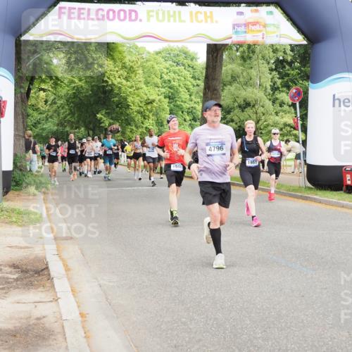 29.06.2025 - hella hamburg halbmarathon MichiJ http://msf.ph/oto/8376588 29.06.2025 10:45:29 Zwischen KM18-KM19 1946, 1951, 2159, 4796, 7189, 9655, 10268, 11605, 12144, 12734, 13512, 14673, 16563, 16924, 18327 meine-sportfotos.de