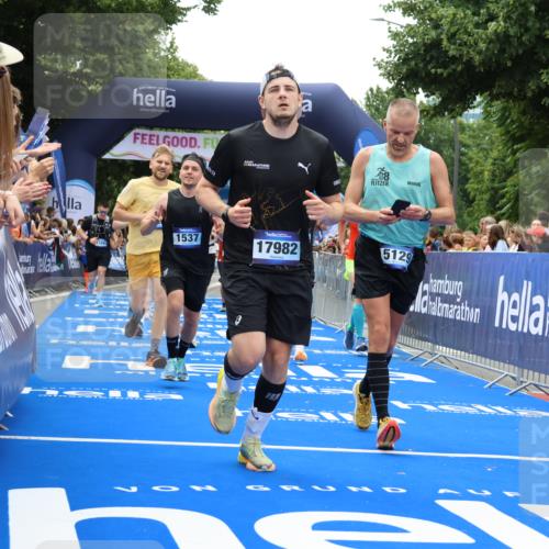 29.06.2025 - hella hamburg halbmarathon Strokosch-Dieckow http://msf.ph/oto/8376609 29.06.2025 10:48:20 Ziel 1537, 3747, 5129, 5362, 5528, 6081, 6923, 7367, 7599, 8216, 8916, 9262, 9770, 11211, 11451, 11467, 12549, 12840, 14797, 14990, 15629, 15735, 17745, 17855, 17982, 18790, 18923, 18963, 19127 meine-sportfotos.de