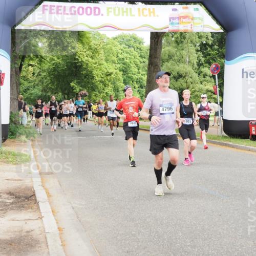 29.06.2025 - hella hamburg halbmarathon MichiJ http://msf.ph/oto/8376615 29.06.2025 10:45:29 Zwischen KM18-KM19 1946, 1951, 2159, 4796, 7189, 9655, 10268, 11605, 12144, 12734, 13512, 14673, 16563, 16924, 18327 meine-sportfotos.de