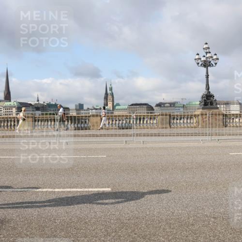 29.06.2025 - hella hamburg halbmarathon Lena Gebhardt http://msf.ph/oto/8376621 29.06.2025 08:51:25 Lombardsbrücke  meine-sportfotos.de