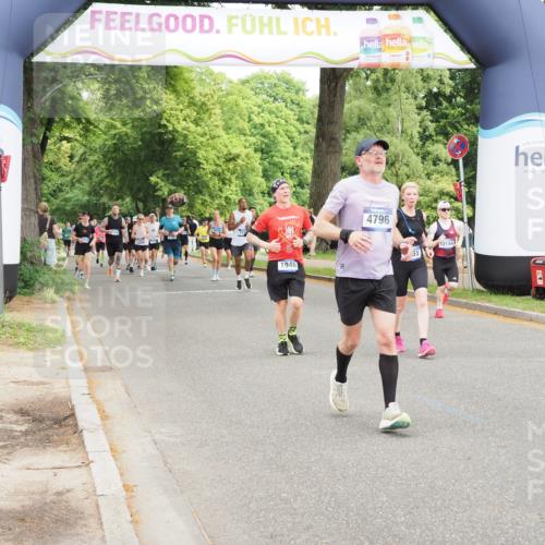 29.06.2025 - hella hamburg halbmarathon MichiJ http://msf.ph/oto/8376636 29.06.2025 10:45:29 Zwischen KM18-KM19 1946, 1951, 2159, 4796, 7189, 9655, 10268, 11605, 12144, 12734, 13512, 14673, 16563, 16924, 18327 meine-sportfotos.de