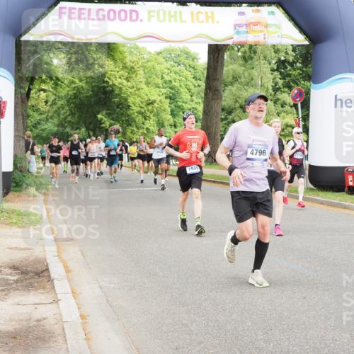 29.06.2025 - hella hamburg halbmarathon MichiJ http://msf.ph/oto/8376658 29.06.2025 10:45:29 Zwischen KM18-KM19 1946, 1951, 2159, 4796, 7189, 9655, 10268, 11605, 12144, 12734, 13512, 14673, 16563, 16924, 18327 meine-sportfotos.de