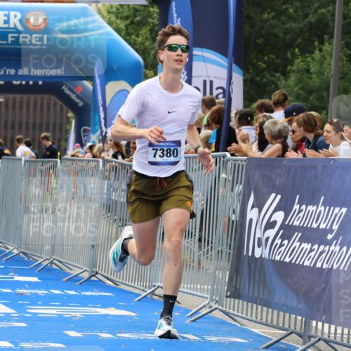29.06.2025 - hella hamburg halbmarathon Strokosch-Dieckow http://msf.ph/oto/8376714 29.06.2025 10:26:22 Ziel 7380, 14728, 17040 meine-sportfotos.de