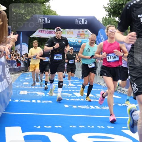 29.06.2025 - hella hamburg halbmarathon Strokosch-Dieckow http://msf.ph/oto/8376723 29.06.2025 10:48:19 Ziel 1537, 3747, 5129, 5362, 5528, 6081, 6923, 7367, 7599, 8216, 8916, 9262, 9770, 11211, 11467, 12549, 12840, 14797, 15629, 15735, 17745, 17855, 17982, 18790, 18923, 18963, 19127 meine-sportfotos.de