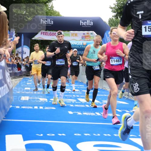 29.06.2025 - hella hamburg halbmarathon Strokosch-Dieckow http://msf.ph/oto/8376737 29.06.2025 10:48:19 Ziel 1537, 3747, 5129, 5362, 5528, 6081, 6923, 7367, 7599, 8216, 8916, 9262, 9770, 11211, 11467, 12549, 12840, 14797, 15629, 15735, 17745, 17855, 17982, 18790, 18923, 18963, 19127 meine-sportfotos.de