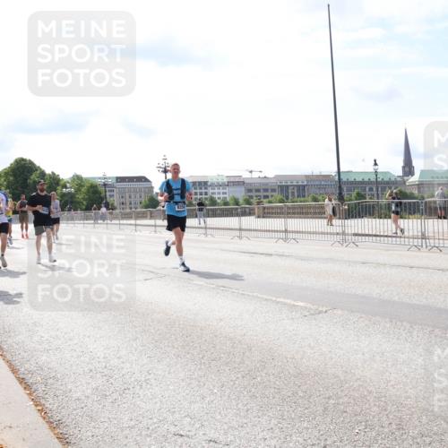 29.06.2025 - hella hamburg halbmarathon Lena Gebhardt http://msf.ph/oto/8376909 29.06.2025 10:15:15 Lombardsbrücke 138815, 8256, 1071, 1296, 1379, 1524, 1575, 1745, 2046, 2110, 2140, 2281, 2601, 2690, 2720, 3025, 3417, 3454, 3507, 3509, 3513, 3650, 3844, 4495, 4641, 5271, 5608, 5739, 5800, 5986, 6181, 6248, 6317, 7195, 7439, 7452, 7809, 7810, 7881, 8055, 8237, 8239, 8256, 8275, 8522, 8563, 8609, 8854, 9113, 9173, 9307, 9423, 9847, 9911, 9975, 9997, 10589, 10717, 10858, 10963, 11271, 11598, 12457, 12521, 13197, 13453, 13500, 15150, 15740 meine-sportfotos.de