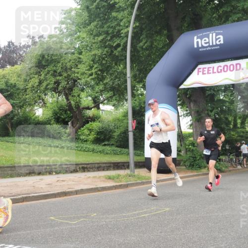 29.06.2025 - hella hamburg halbmarathon KatJ http://msf.ph/oto/8376915 29.06.2025 10:24:39 Zwischen KM18-KM19 6704 meine-sportfotos.de