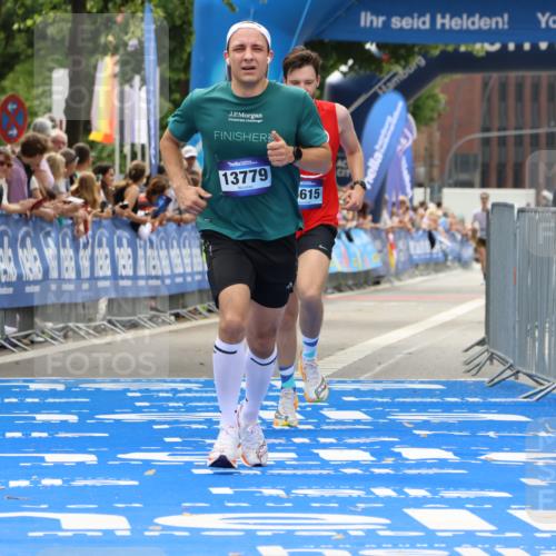 29.06.2025 - hella hamburg halbmarathon Strokosch-Dieckow http://msf.ph/oto/8376921 29.06.2025 10:26:03 Ziel 9767, 13779, 16615, 17003 meine-sportfotos.de