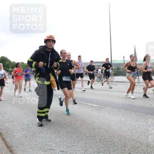 29.06.2025 - hella hamburg halbmarathon Lena Gebhardt http://msf.ph/oto/8376926 29.06.2025 10:49:19 Lombardsbrücke 16012, 5176, 15411, 8549, 17538, 13564, 13, 2160, 1525, 1625, 1805, 2067, 2160, 2395, 2527, 2541, 2668, 2713, 2792, 2927, 3070, 3086, 3183, 3215, 3232, 3253, 3383, 3943, 4403, 4525, 4527, 4589, 4769, 4809, 5106, 5118, 5463, 5479, 5480, 5551, 6015, 6191, 6437, 6566, 6979, 6989, 7062, 7301, 7650, 7931, 7936, 8549, 9245, 9261, 9341, 9359, 10033, 10038, 10081, 10130, 10333, 10479, 10782, 10785, 11000, 11031, 11192, 11558, 11631 meine-sportfotos.de