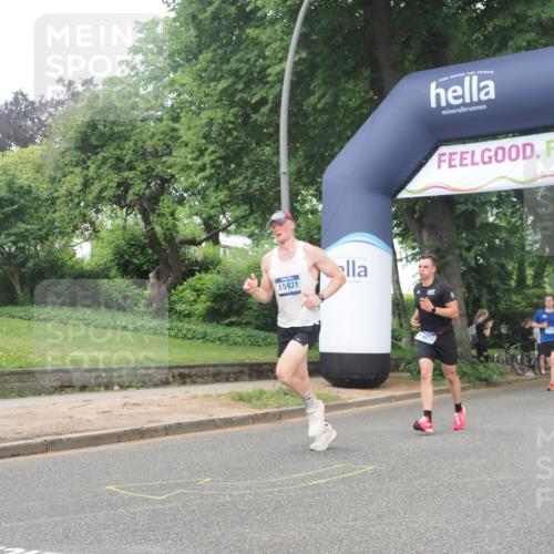 29.06.2025 - hella hamburg halbmarathon KatJ http://msf.ph/oto/8376944 29.06.2025 10:24:39 Zwischen KM18-KM19 6704 meine-sportfotos.de