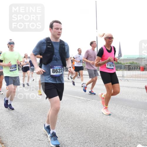 29.06.2025 - hella hamburg halbmarathon Lena Gebhardt http://msf.ph/oto/8377050 29.06.2025 10:40:02 Lombardsbrücke 5223, 1899, 15194, 8622, 11874, 1018, 1037, 1058, 1076, 1291, 1586, 1691, 1899, 2019, 2109, 2254, 2313, 2515, 2572, 2578, 2866, 2888, 2976, 3046, 3237, 3515, 3607, 3808, 3882, 3883, 3884, 4173, 4271, 4298, 4471, 4752, 4756, 5045, 5113, 5229, 5263, 5351, 5352, 5654, 5701, 5877, 5901, 6097, 6427, 6428, 6463, 6548, 6673, 6698, 6719, 6726, 6739, 6750, 6866, 6876, 6890, 6920, 7045, 7053, 7108, 7125, 7174, 7199, 7429, 7455, 7456, 7675, 7850, 8107, 8612, 9747, 10441 meine-sportfotos.de