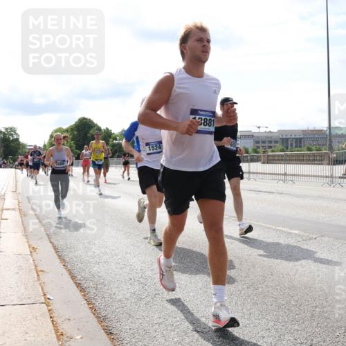 29.06.2025 - hella hamburg halbmarathon Lena Gebhardt http://msf.ph/oto/8377063 29.06.2025 10:15:17 Lombardsbrücke 5986, 1524, 3881, 650, 1071, 1296, 1379, 1440, 1524, 1575, 1745, 2110, 2140, 2281, 2601, 2690, 2720, 3025, 3417, 3507, 3509, 3513, 3650, 3844, 4495, 4641, 5069, 5271, 5608, 5739, 5800, 5986, 6181, 6248, 6317, 7195, 7439, 7452, 7809, 7810, 7881, 8237, 8239, 8256, 8275, 8522, 8563, 8609, 8854, 9113, 9173, 9307, 9423, 9847, 9911, 9975, 9997, 10589, 10717, 10775, 10858, 10963, 11271, 11598, 12457, 12521, 13197, 13453, 13500, 15150, 15740 meine-sportfotos.de