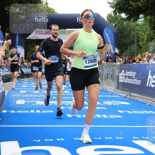 29.06.2025 - hella hamburg halbmarathon Strokosch-Dieckow http://msf.ph/oto/8377114 29.06.2025 10:48:12 Ziel 1914, 4711, 7599, 8916, 9544, 9626, 9638, 9770, 11211, 11467, 12685, 14192, 14797, 14814, 15590, 15629, 15735, 15973, 15981, 16094, 16269, 18963, 19127 meine-sportfotos.de