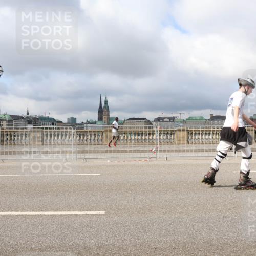 29.06.2025 - hella hamburg halbmarathon Lena Gebhardt http://msf.ph/oto/8377146 29.06.2025 09:13:11 Lombardsbrücke  meine-sportfotos.de