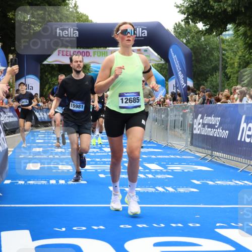 29.06.2025 - hella hamburg halbmarathon Strokosch-Dieckow http://msf.ph/oto/8377191 29.06.2025 10:48:11 Ziel 1914, 4324, 4711, 7599, 8916, 9544, 9626, 9638, 9770, 11211, 11467, 12685, 14192, 14797, 14814, 15590, 15629, 15735, 15973, 15981, 16094, 16149, 16269, 18963, 19127 meine-sportfotos.de