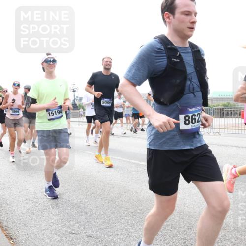 29.06.2025 - hella hamburg halbmarathon Lena Gebhardt http://msf.ph/oto/8377194 29.06.2025 10:40:02 Lombardsbrücke 8, 1899, 15194, 9080, 862, 11874, 1018, 1037, 1058, 1076, 1291, 1586, 1691, 1899, 2019, 2109, 2254, 2313, 2515, 2572, 2578, 2866, 2888, 2976, 3046, 3237, 3515, 3607, 3808, 3882, 3883, 3884, 4173, 4271, 4298, 4471, 4752, 4756, 5045, 5113, 5229, 5263, 5351, 5352, 5654, 5701, 5877, 5901, 6097, 6427, 6428, 6463, 6548, 6673, 6698, 6719, 6726, 6739, 6750, 6866, 6876, 6890, 6920, 7045, 7053, 7108, 7125, 7174, 7199, 7429, 7455, 7456, 7675, 7850, 8107, 8612, 9747, 10441 meine-sportfotos.de