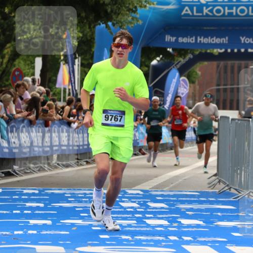 29.06.2025 - hella hamburg halbmarathon Strokosch-Dieckow http://msf.ph/oto/8377223 29.06.2025 10:25:55 Ziel 9767, 10468, 17258, 18692 meine-sportfotos.de