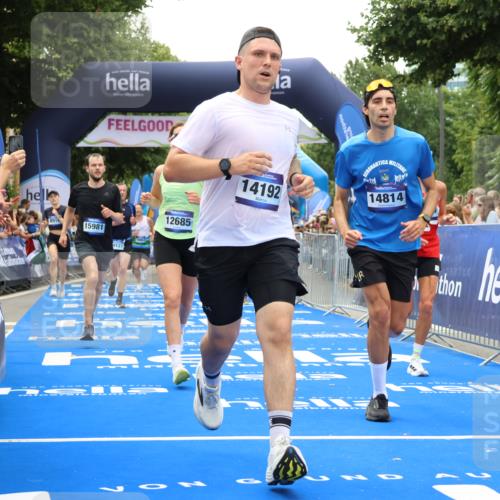 29.06.2025 - hella hamburg halbmarathon Strokosch-Dieckow http://msf.ph/oto/8377265 29.06.2025 10:48:11 Ziel 1914, 4324, 4711, 7599, 8916, 9544, 9626, 9638, 9770, 11211, 11467, 12685, 14192, 14797, 14814, 15590, 15629, 15735, 15973, 15981, 16094, 16149, 16269, 18963, 19127 meine-sportfotos.de