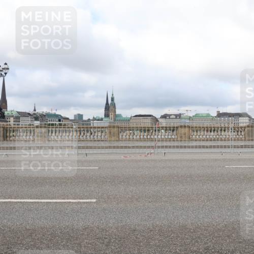 29.06.2025 - hella hamburg halbmarathon Lena Gebhardt http://msf.ph/oto/8377276 29.06.2025 09:14:10 Lombardsbrücke  meine-sportfotos.de