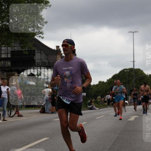 29.06.2025 - hella hamburg halbmarathon Yannick Fuchs http://msf.ph/oto/8377302 29.06.2025 10:54:28 20KM 1681, 2091, 2363, 4013, 6033, 6309, 7065, 7636, 8003, 8191, 8421, 8422, 8509, 8923, 9006, 9434, 10534, 10576, 11041, 11366, 11753, 11937, 12491, 13488, 13589, 14224, 14429, 14577, 15344, 15901, 17491, 17825, 17899, 18029, 18063, 18254, 18701, 19159, 19246 meine-sportfotos.de