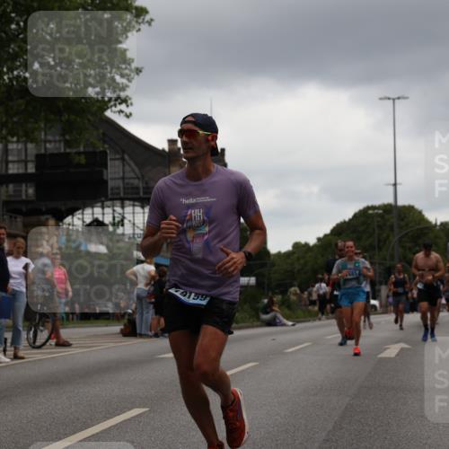 29.06.2025 - hella hamburg halbmarathon Yannick Fuchs http://msf.ph/oto/8377320 29.06.2025 10:54:28 20KM 1681, 2091, 2363, 4013, 6033, 6309, 7065, 7636, 8003, 8191, 8421, 8422, 8509, 8923, 9006, 9434, 10534, 10576, 11041, 11366, 11753, 11937, 12491, 13488, 13589, 14224, 14429, 14577, 15344, 15901, 17491, 17825, 17899, 18029, 18063, 18254, 18701, 19159, 19246 meine-sportfotos.de