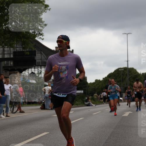 29.06.2025 - hella hamburg halbmarathon Yannick Fuchs http://msf.ph/oto/8377328 29.06.2025 10:54:28 20KM 1681, 2091, 2363, 4013, 6033, 6309, 7065, 7636, 8003, 8191, 8421, 8422, 8509, 8923, 9006, 9434, 10534, 10576, 11041, 11366, 11753, 11937, 12491, 13488, 13589, 14224, 14429, 14577, 15344, 15901, 17491, 17825, 17899, 18029, 18063, 18254, 18701, 19159, 19246 meine-sportfotos.de