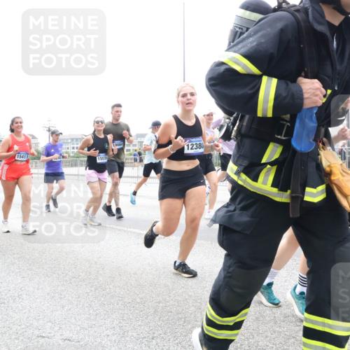 29.06.2025 - hella hamburg halbmarathon Lena Gebhardt http://msf.ph/oto/8377373 29.06.2025 10:49:20 Lombardsbrücke 16012, 15176, 15411, 15530, 19084, 12380, 1525, 1625, 1805, 2067, 2160, 2395, 2527, 2541, 2668, 2713, 2792, 2927, 3070, 3086, 3183, 3215, 3232, 3253, 3383, 3943, 4403, 4525, 4527, 4589, 4769, 4809, 5106, 5118, 5463, 5479, 5480, 5551, 6015, 6191, 6437, 6566, 6979, 6989, 7062, 7301, 7305, 7339, 7650, 7931, 7936, 8549, 9245, 9261, 9341, 9359, 10033, 10038, 10081, 10130, 10333, 10479, 10782, 10785, 11000, 11031, 11192, 11558, 11631, 12388 meine-sportfotos.de