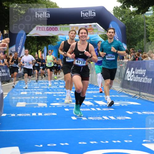 29.06.2025 - hella hamburg halbmarathon Strokosch-Dieckow http://msf.ph/oto/8377412 29.06.2025 10:48:07 Ziel 1086, 1914, 4324, 4601, 4711, 6377, 7599, 8916, 9544, 9626, 9638, 11211, 12685, 12706, 12724, 12747, 12808, 13570, 14192, 14814, 15590, 15629, 15973, 15981, 16094, 16149, 16269, 19127 meine-sportfotos.de