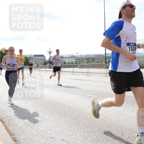 29.06.2025 - hella hamburg halbmarathon Lena Gebhardt http://msf.ph/oto/8377416 29.06.2025 10:15:18 Lombardsbrücke 5986, 271, 15150, 1524, 36, 1071, 1296, 1379, 1440, 1524, 1575, 1745, 2110, 2140, 2281, 2601, 2690, 2720, 3025, 3417, 3507, 3509, 3513, 3650, 3844, 4495, 4641, 5069, 5271, 5608, 5739, 5800, 5986, 6181, 6248, 6317, 7195, 7439, 7452, 7809, 7810, 7881, 8237, 8239, 8256, 8275, 8522, 8563, 8609, 8854, 9113, 9307, 9423, 9657, 9847, 9911, 9975, 9997, 10589, 10717, 10775, 10858, 10963, 11271, 11598, 12457, 12521, 13197, 13453, 13500, 14413, 15150, 15740 meine-sportfotos.de