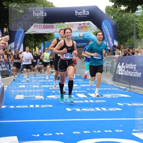 29.06.2025 - hella hamburg halbmarathon Strokosch-Dieckow http://msf.ph/oto/8377520 29.06.2025 10:48:07 Ziel 1086, 1914, 4324, 4601, 4711, 6377, 7599, 8916, 9544, 9626, 9638, 11211, 12685, 12706, 12724, 12747, 12808, 13570, 14192, 14814, 15590, 15629, 15973, 15981, 16094, 16149, 16269, 19127 meine-sportfotos.de
