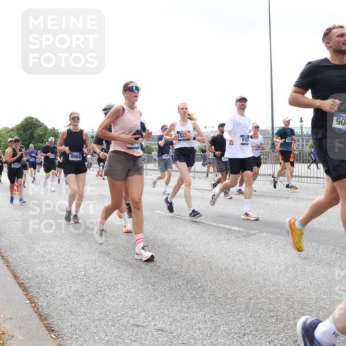 29.06.2025 - hella hamburg halbmarathon Lena Gebhardt http://msf.ph/oto/8377560 29.06.2025 10:40:03 Lombardsbrücke 8866, 522, 11242, 154, 167, 8107, 9080, 1018, 1037, 1058, 1076, 1291, 1586, 1691, 1899, 2019, 2109, 2254, 2313, 2515, 2572, 2578, 2866, 2888, 2976, 3046, 3237, 3295, 3515, 3607, 3808, 3882, 3883, 3884, 4173, 4271, 4298, 4471, 4752, 4756, 5045, 5113, 5229, 5263, 5351, 5352, 5654, 5701, 5877, 5901, 6097, 6427, 6428, 6463, 6548, 6673, 6698, 6739, 6750, 6866, 6876, 6890, 6920, 7045, 7053, 7108, 7125, 7174, 7199, 7429, 7455, 7456, 7675, 7850, 8107, 8612, 9747, 10441 meine-sportfotos.de