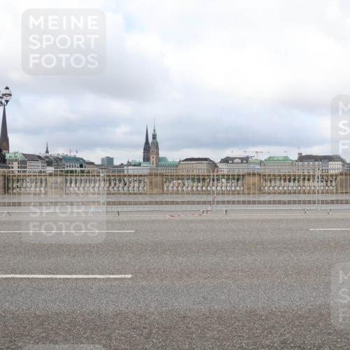 29.06.2025 - hella hamburg halbmarathon Lena Gebhardt http://msf.ph/oto/8377585 29.06.2025 09:14:10 Lombardsbrücke  meine-sportfotos.de