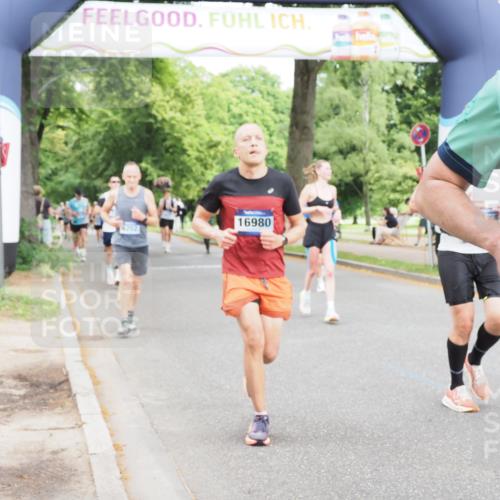 29.06.2025 - hella hamburg halbmarathon MichiJ http://msf.ph/oto/8377609 29.06.2025 10:45:48 Zwischen KM18-KM19 2348, 2619, 2677, 3279, 5926, 6202, 10759, 16980, 17839, 18232, 18254, 18954 meine-sportfotos.de